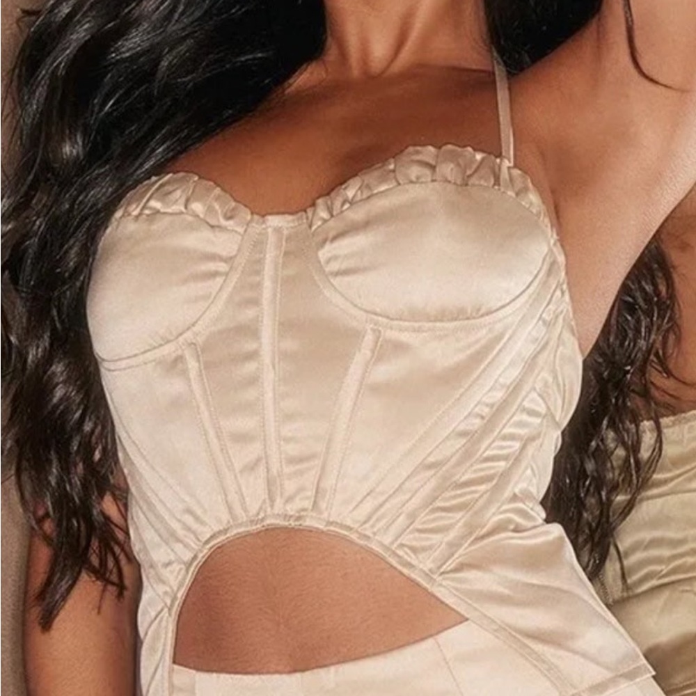 PRETTYLITTLETHING GOLD STRUCTURED SATIN SPLIT HEM HALTERNECK CORSET TOP size 8.